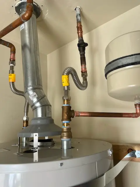 Water heater installation and plumbing repair in Quinta Do Lago